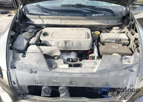 2015 Jeep Cherokee Latitude z USA, uszkodzony, nr VIN 1C4PJMCB4FW659768